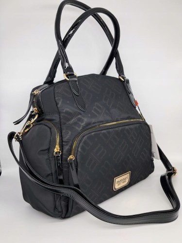 Torebka Monnari BAG5710-M20 z materiału czarny lakier