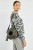 Torebka listonoszka crossbody Monnari BAG4310-M22